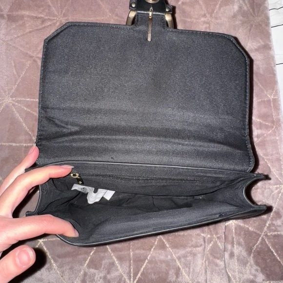 Chic Black Floral Bag with Gold Chain - Picture 3 of 4